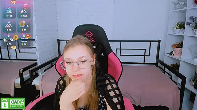 LayriantaVee online show from 03/11/25, 07:15