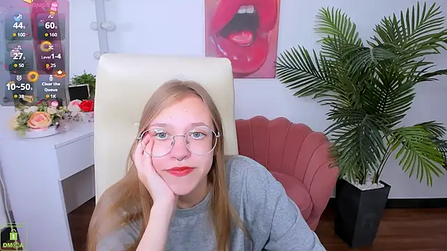 LayriantaVee online show from 09/15/25, 06:02