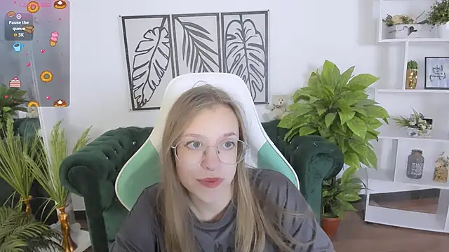 LayriantaVee online show from 09/18/25, 06:15