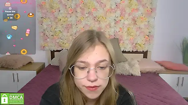 LayriantaVee online show from 10/05/25, 06:12