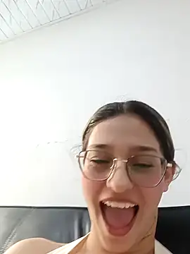 Snapshot of Ary-18 chatting on 03/20/26, 02:00 Ary-18 online show from 03/20/26, 02:00