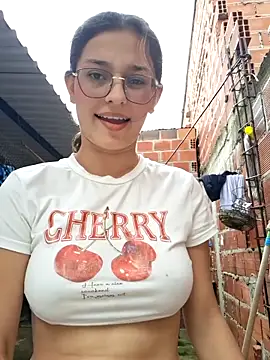 Snapshot of Ary-18 chatting on 04/15/26, 07:58 Ary-18 online show from 04/15/26, 07:58