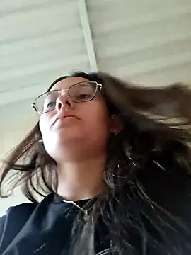 Snapshot of Ary-18 chatting on 04/16/26, 02:40 Ary-18 online show from 04/16/26, 02:40