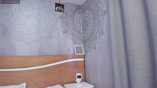 Snapshot of Sensual_Sophie_ chatting on 02/01/25, 01:09 Sensual Sophie online show from 02/01/25, 01:09