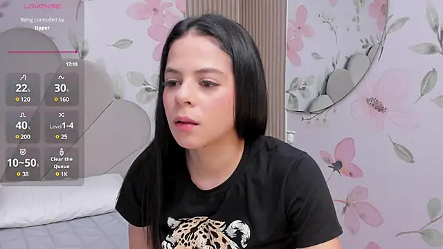 Snapshot of Sensual_Sophie_ chatting on 03/17/25, 10:06 Sensual Sophie online show from 03/17/25, 10:06