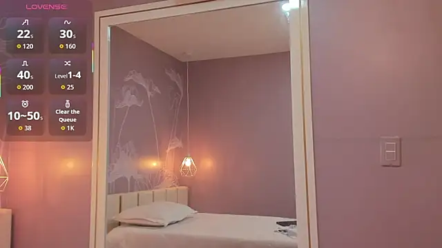 Snapshot of Sensual_Sophie_ chatting on 09/23/25, 10:29 Sensual Sophie online show from 09/23/25, 10:29