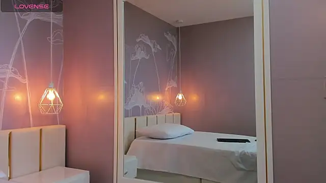 Snapshot of Sensual_Sophie_ chatting on 10/14/25, 03:24 Sensual Sophie online show from 10/14/25, 03:24