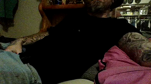 Snapshot of clitstitsandbongrips chatting on 12/04/24, 11:02 clitstitsandbongrips online show from 12/04/24, 11:02