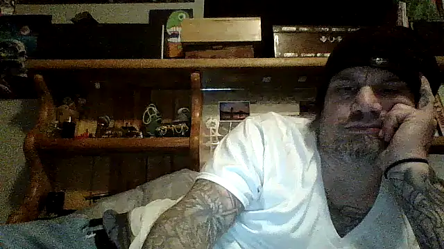 Snapshot of clitstitsandbongrips chatting on 12/11/24, 01:17 clitstitsandbongrips online show from 12/11/24, 01:17