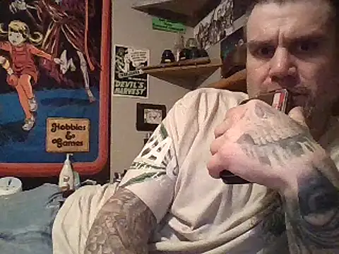 Snapshot of clitstitsandbongrips chatting on 02/17/25, 12:54 clitstitsandbongrips online show from 02/17/25, 12:54