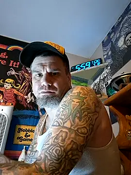 Snapshot of clitstitsandbongrips chatting on 03/04/25, 12:01 clitstitsandbongrips online show from 03/04/25, 12:01