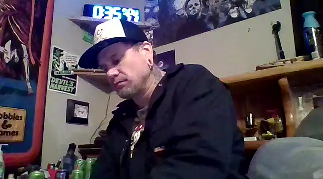 Snapshot of clitstitsandbongrips chatting on 03/20/25, 12:11 clitstitsandbongrips online show from 03/20/25, 12:11