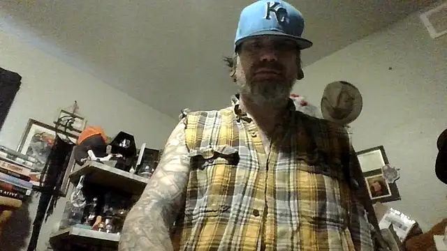 Snapshot of clitstitsandbongrips chatting on 10/24/25, 04:14 clitstitsandbongrips online show from 10/24/25, 04:14