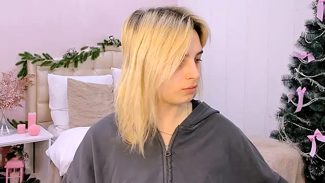 Snapshot of tendermeow chatting on 01/17/25, 01:13 tendermeow online show from 01/17/25, 01:13