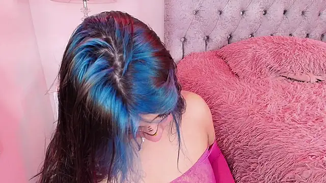 Salem skyler  online show from 10/17/25, 04:04