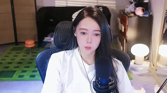 Snapshot of Roseonly_ chatting on 10/22/25, 05:41 Roseonly online show from 10/22/25, 05:41