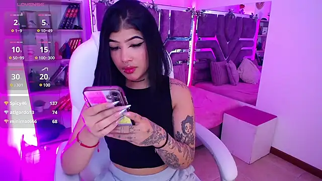 AliceWalker 11 online show from 02/06/25, 08:02