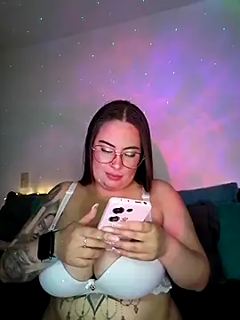 Snapshot of soofy__ chatting on 06/18/26, 05:08 soofy online show from 06/18/26, 05:08