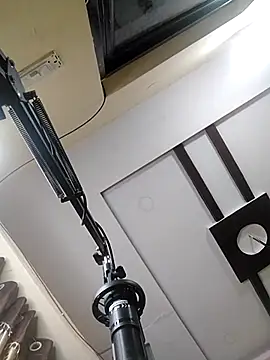 Snapshot of Queen_sakshi chatting on 11/18/25, 03:27 Queen sakshi online show from 11/18/25, 03:27