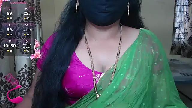 Snapshot of Queen_sakshi chatting on 11/25/25, 06:13 Queen sakshi online show from 11/25/25, 06:13