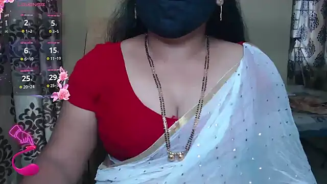 Snapshot of Queen_sakshi chatting on 11/26/25, 06:47 Queen sakshi online show from 11/26/25, 06:47