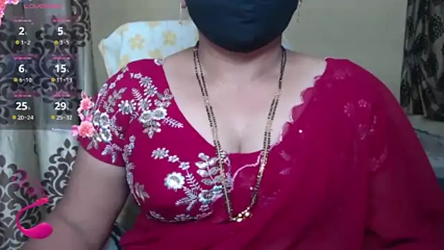 Snapshot of Queen_sakshi chatting on 11/30/25, 04:55 Queen sakshi online show from 11/30/25, 04:55