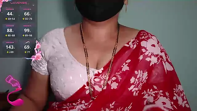 Snapshot of Queen_sakshi chatting on 12/04/25, 05:32 Queen sakshi online show from 12/04/25, 05:32