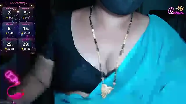 Snapshot of Queen_sakshi chatting on 04/21/26, 04:12 Queen sakshi online show from 04/21/26, 04:12