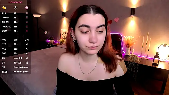 hannacheekss  online show from 03/18/26, 02:04