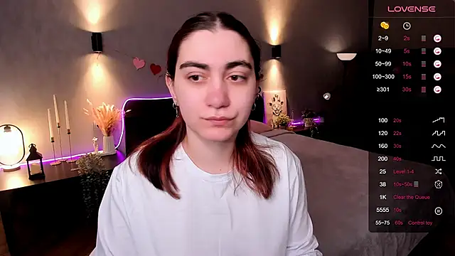 hannacheekss  online show from 04/03/26, 02:09