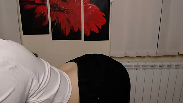 Snapshot of AliceSexyyy_ chatting on 12/09/24, 04:05 AliceSexyyy online show from 12/09/24, 04:05