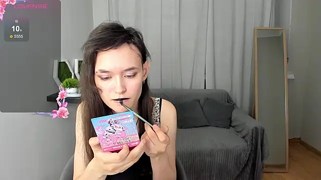 Snapshot of Emily_Strikeee chatting on 12/04/24, 12:47 Emily Strikeee online show from 12/04/24, 12:47