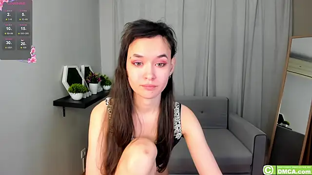 Snapshot of Emily_Strikeee chatting on 12/05/24, 12:44 Emily Strikeee online show from 12/05/24, 12:44