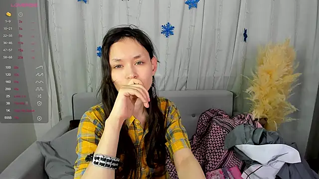 Snapshot of Emily_Strikeee chatting on 12/15/24, 10:18 Emily Strikeee online show from 12/15/24, 10:18