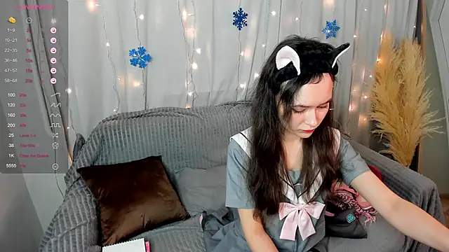 Snapshot of Emily_Strikeee chatting on 12/17/24, 10:23 Emily Strikeee online show from 12/17/24, 10:23