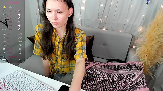 Snapshot of Emily_Strikeee chatting on 12/19/24, 09:40 Emily Strikeee online show from 12/19/24, 09:40