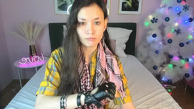 Snapshot of Emily_Strikeee chatting on 12/21/24, 10:39 Emily Strikeee online show from 12/21/24, 10:39