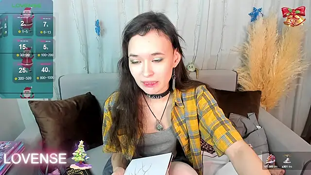 Snapshot of Emily_Strikeee chatting on 12/28/24, 01:06 Emily Strikeee online show from 12/28/24, 01:06