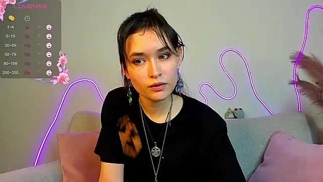 Snapshot of Emily_Strikeee chatting on 02/11/25, 01:20 Emily Strikeee online show from 02/11/25, 01:20