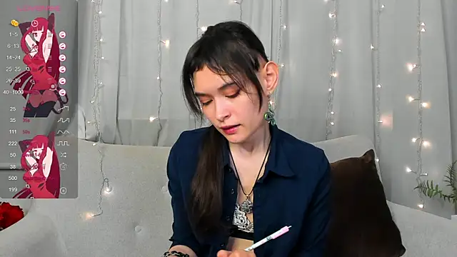 Snapshot of Emily_Strikeee chatting on 03/03/25, 12:48 Emily Strikeee online show from 03/03/25, 12:48