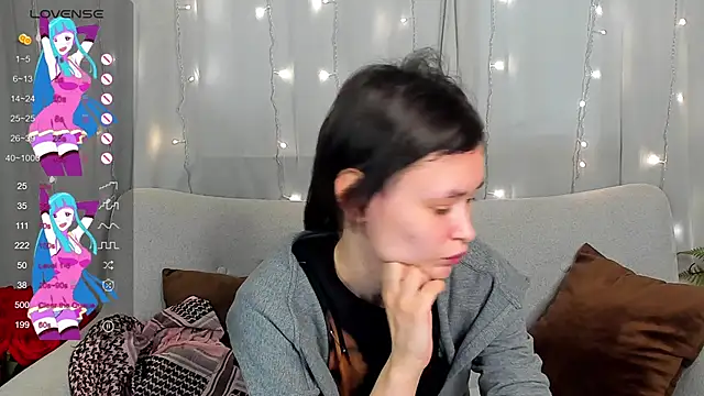 Snapshot of Emily_Strikeee chatting on 03/18/25, 09:42 Emily Strikeee online show from 03/18/25, 09:42