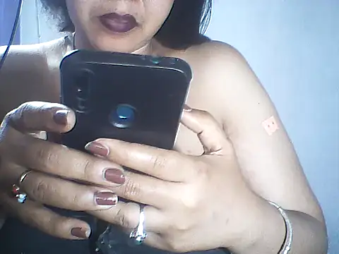 Snapshot of layanah12 chatting on 07/04/26, 10:49 layanah12 online show from 07/04/26, 10:49