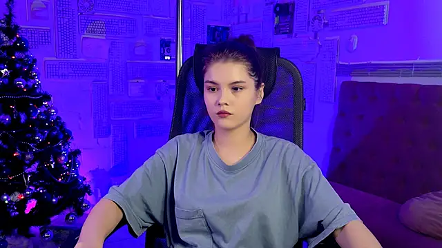 Snapshot of EvaThopson chatting on 12/12/24, 08:03 EvaThopson online show from 12/12/24, 08:03