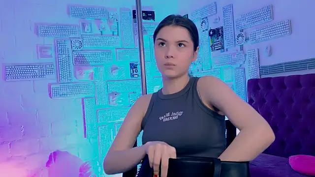 Snapshot of EvaThopson chatting on 02/07/25, 08:11 EvaThopson online show from 02/07/25, 08:11