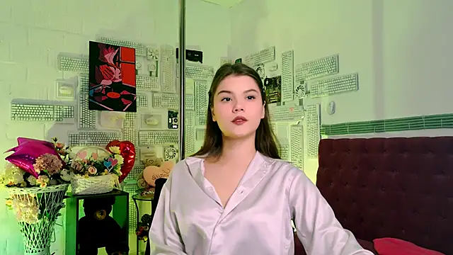 Snapshot of EvaThopson chatting on 03/08/25, 11:27 EvaThopson online show from 03/08/25, 11:27