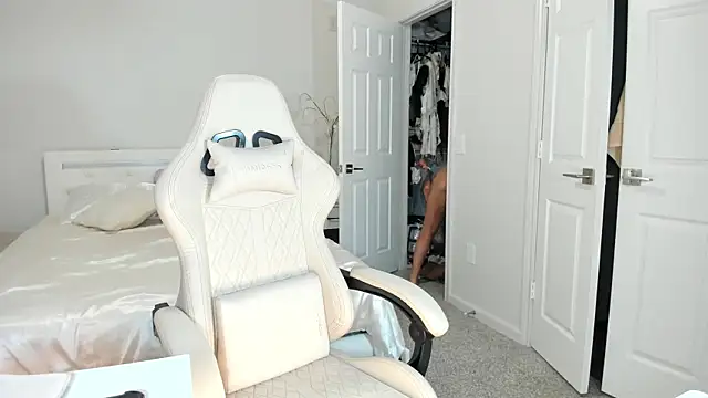 Snapshot of marianaferrero chatting on 10/22/25, 03:12 marianaferrero online show from 10/22/25, 03:12