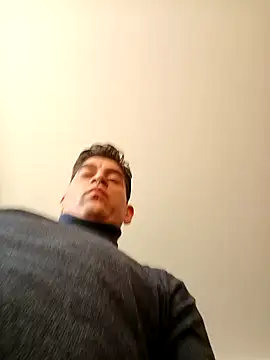 Snapshot of ElyasMatt chatting on 01/11/25, 01:22 ElyasMatt online show from 01/11/25, 01:22