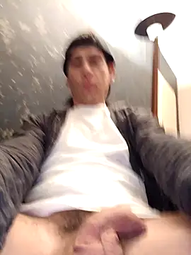 Snapshot of ElyasMatt chatting on 01/17/25, 05:51 ElyasMatt online show from 01/17/25, 05:51