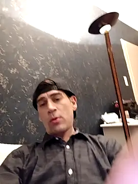 Snapshot of ElyasMatt chatting on 01/17/25, 08:55 ElyasMatt online show from 01/17/25, 08:55