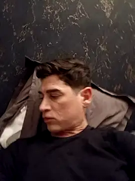 Snapshot of ElyasMatt chatting on 01/20/25, 05:06 ElyasMatt online show from 01/20/25, 05:06